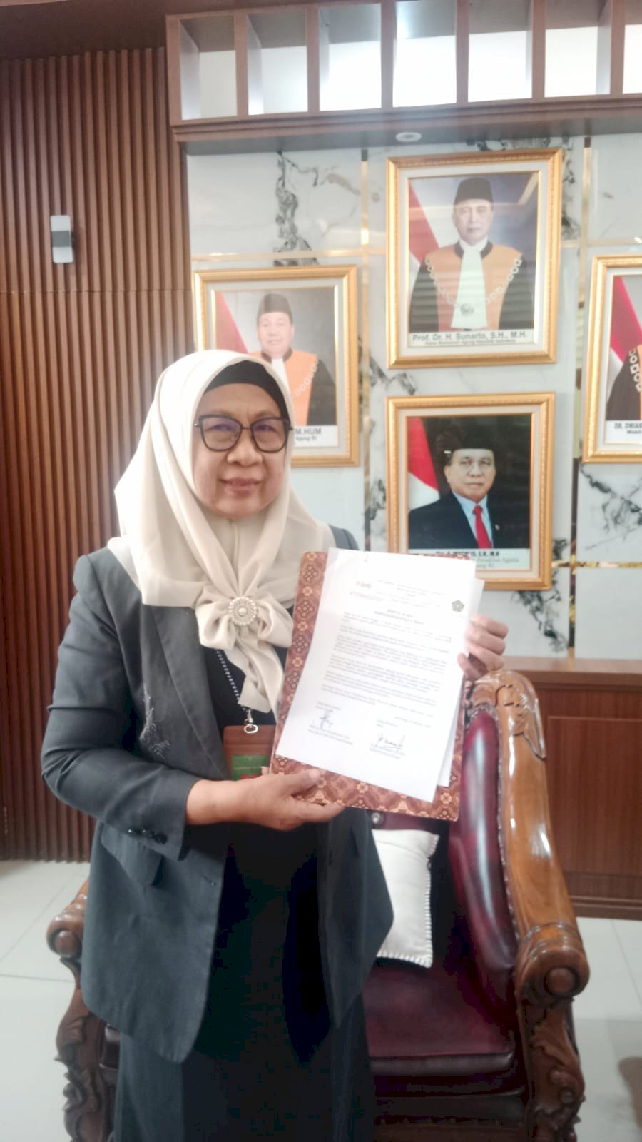 Memperkuat Sinergi Realisasi Keadilan Melalui Advokasi Hukum, Tim LILA MoRA the AIR Funds 2025 Menyerahkan Policy Brief kepada Ketua Pengadilan Tingg