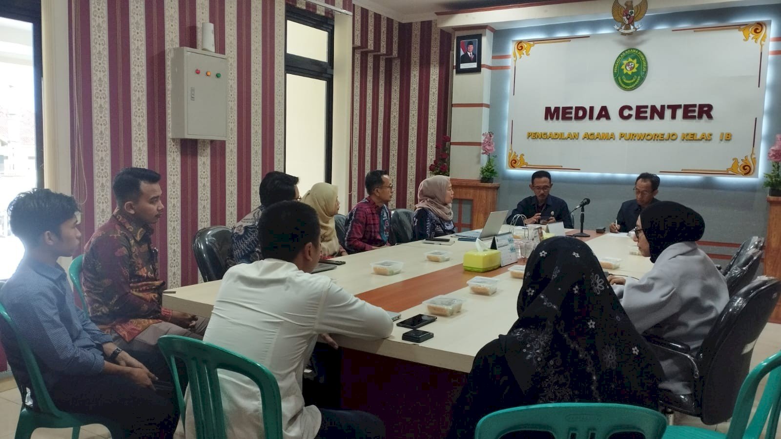 Menghadiri Persidangan dan Proses Bantuan Hukum di Ruang Posbakum, Tim LILA MoRA the AIR Funds 2025 Gali Praktik Hukum Progresif di PA Purworejo